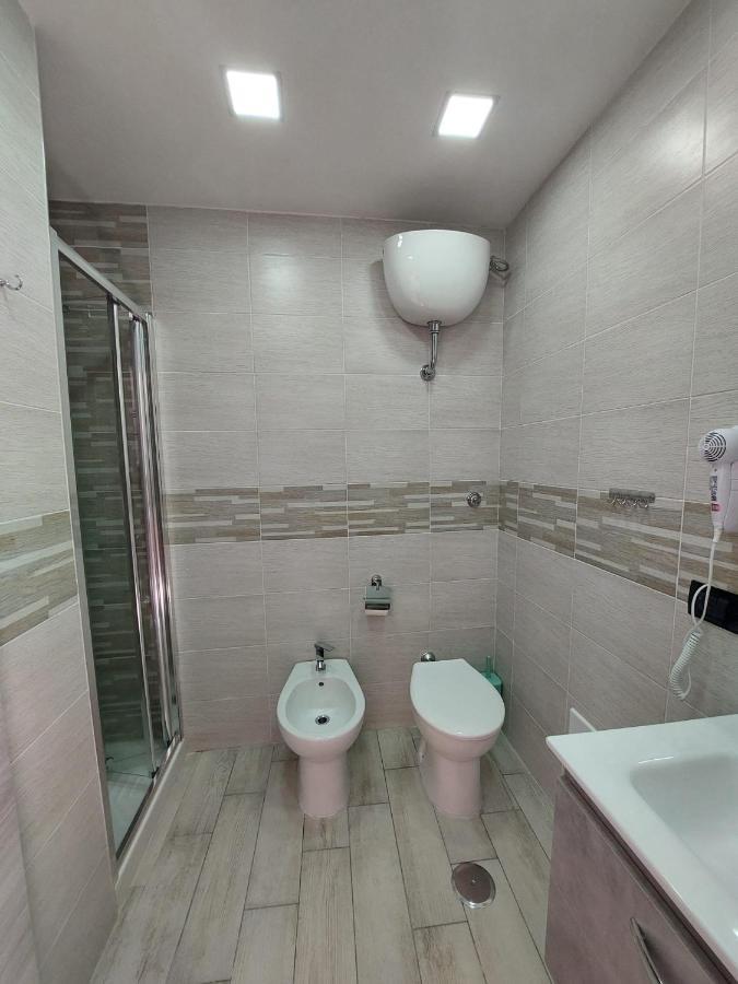 City Wonders B&B Napoli Bagian luar foto